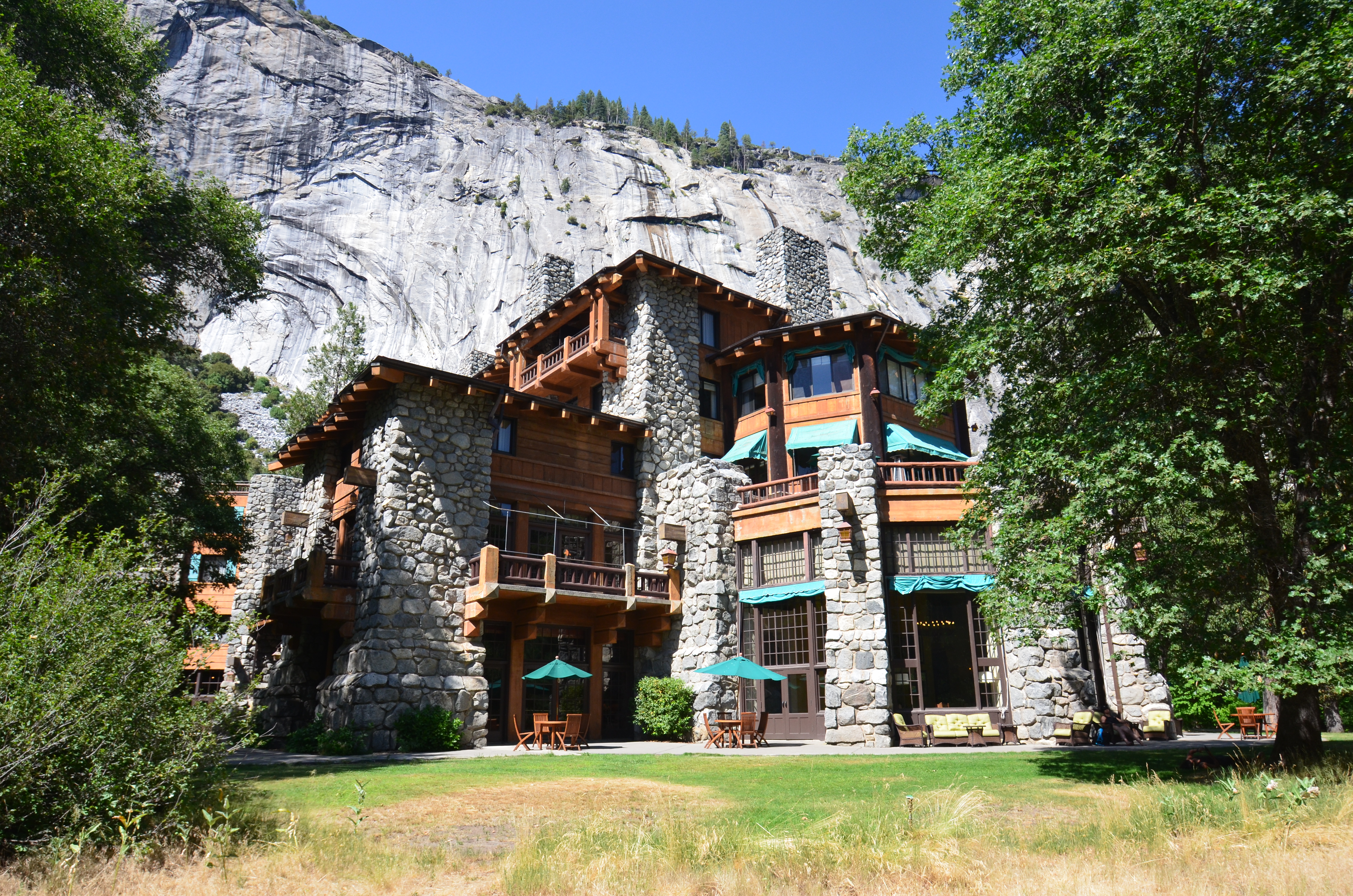 are dogs allowed in the majestic hotel in yosemite