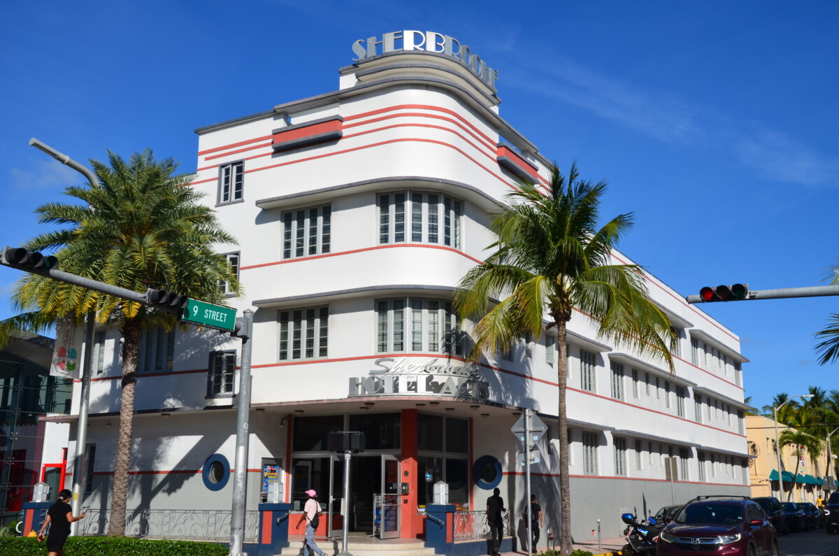 South Beach: 1980s crime and elderly before Art Deco renovation